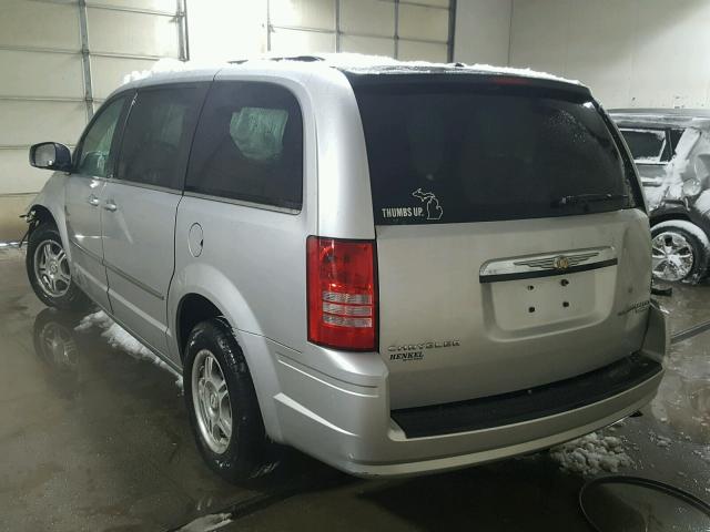 2A4RR5D13AR288773 - 2010 CHRYSLER TOWN & COU SILVER photo 3