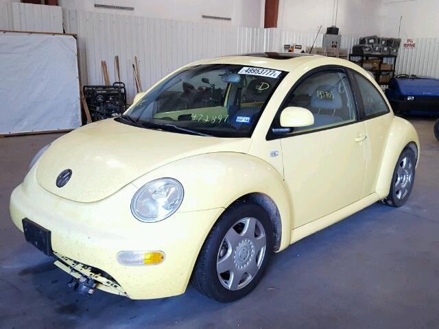 3VWCD21C3YM472897 - 2000 VOLKSWAGEN NEW BEETLE YELLOW photo 2