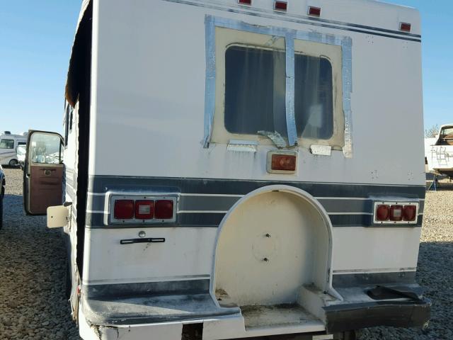 1FDKE30G6KHA37563 - 1989 FORD MOTORHOME WHITE photo 9