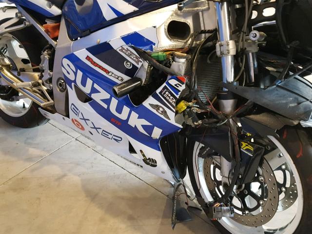 JS1GN7BA812107831 - 2001 SUZUKI GSX-R600 BLUE photo 7