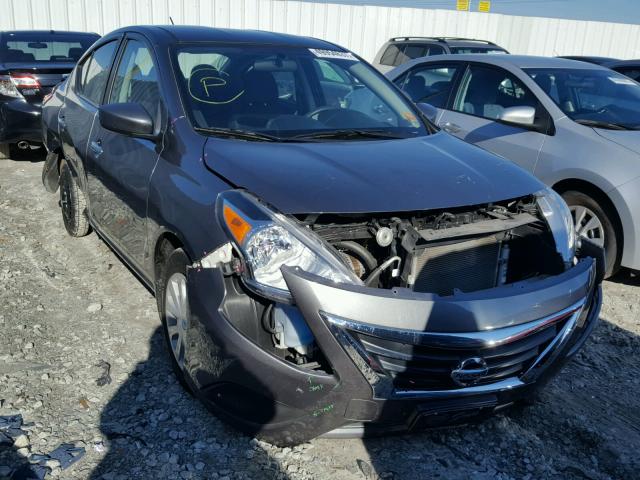 3N1CN7AP7HL829586 - 2017 NISSAN VERSA S GRAY photo 1