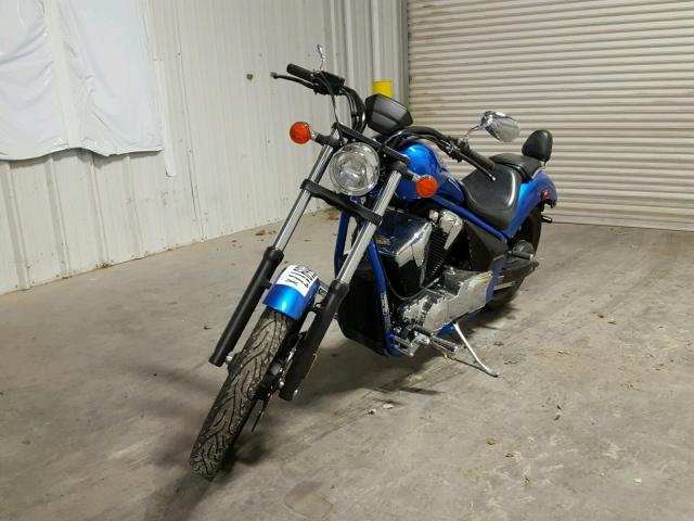 JH2SC6127GK100718 - 2016 HONDA VT1300 CX BLUE photo 2