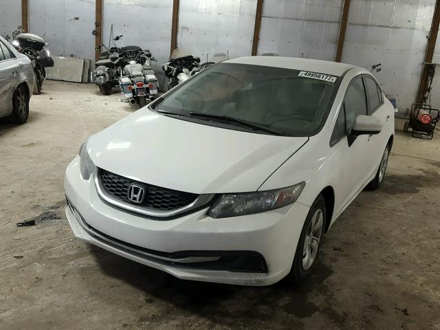 19XFB2F72FE220051 - 2015 HONDA CIVIC SE WHITE photo 2