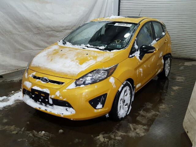 3FADP4FJ4DM173923 - 2013 FORD FIESTA TIT YELLOW photo 2