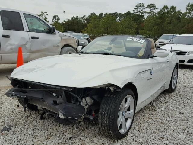 WBALM73559E164620 - 2009 BMW Z4 SDRIVE3 WHITE photo 2