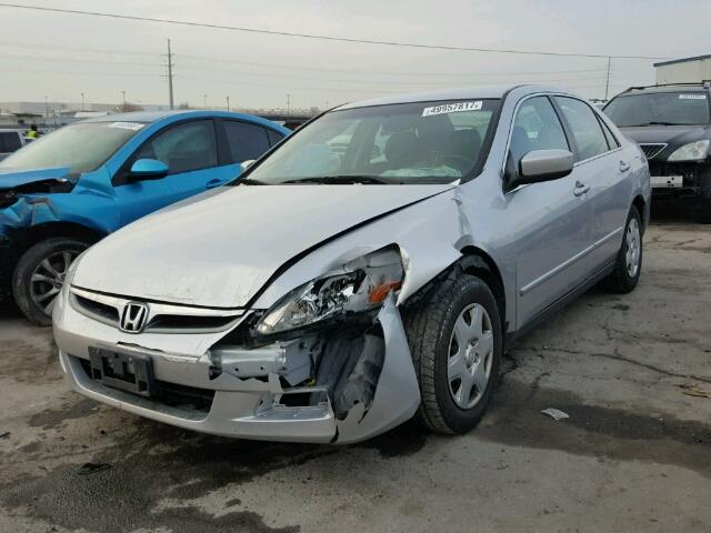 1HGCM56407A223959 - 2007 HONDA ACCORD LX SILVER photo 2