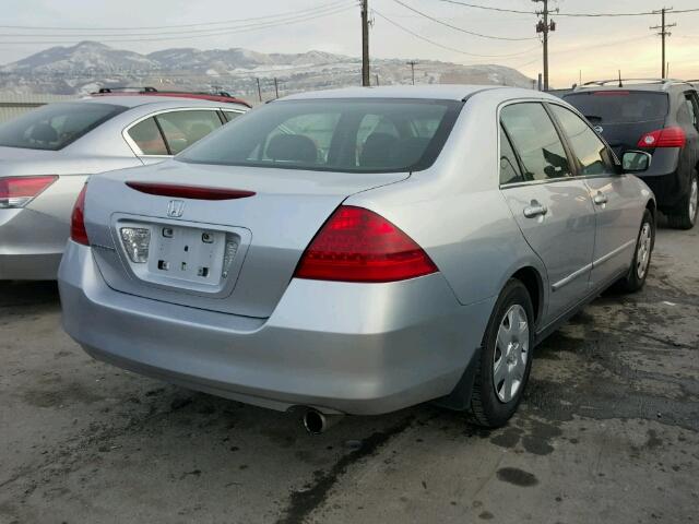 1HGCM56407A223959 - 2007 HONDA ACCORD LX SILVER photo 4