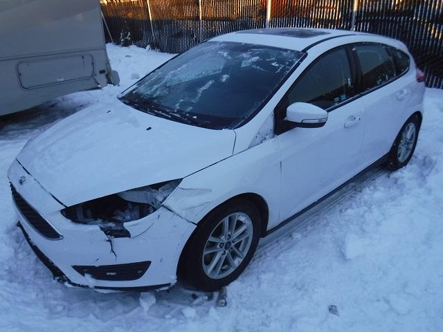 1FADP3K20GL338185 - 2016 FORD FOCUS SE WHITE photo 2