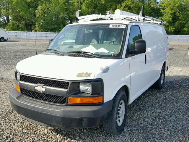 1GCWGFCB3C1118788 - 2012 CHEVROLET EXPRESS G2 WHITE photo 2