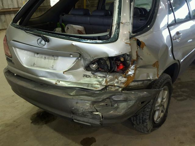 JT6GF10U1Y0071717 - 2000 LEXUS RX 300 SILVER photo 9