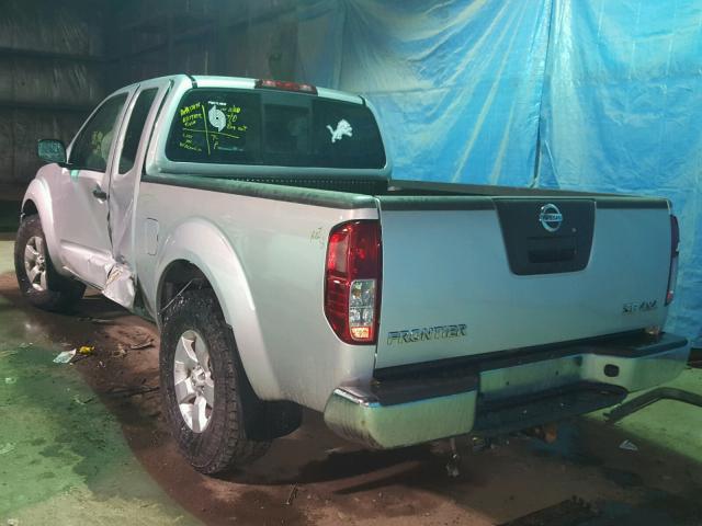 1N6AD0CW5AC433027 - 2010 NISSAN FRONTIER K SILVER photo 3