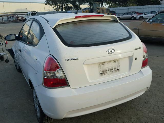 KMHCM36C78U083043 - 2008 HYUNDAI ACCENT GS WHITE photo 3