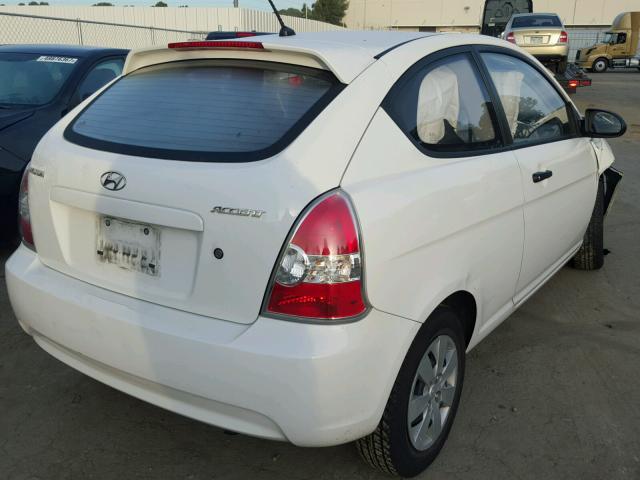 KMHCM36C78U083043 - 2008 HYUNDAI ACCENT GS WHITE photo 4