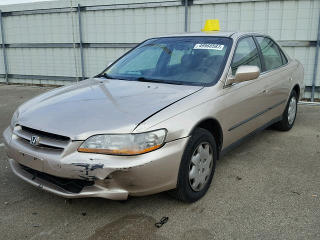 1HGCG5645YA032370 - 2000 HONDA ACCORD LX TAN photo 2