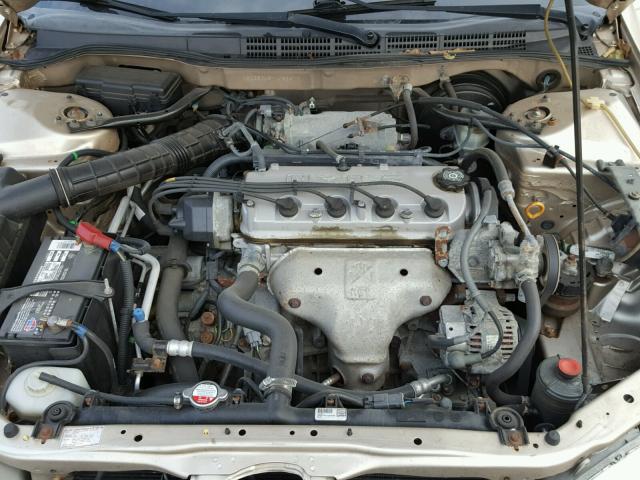 1HGCG5645YA032370 - 2000 HONDA ACCORD LX TAN photo 7