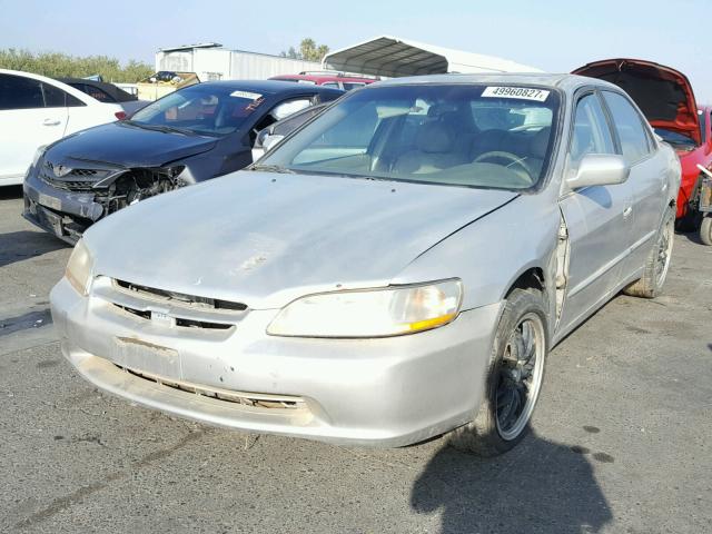 1HGCG6676WA123466 - 1998 HONDA ACCORD EX SILVER photo 2