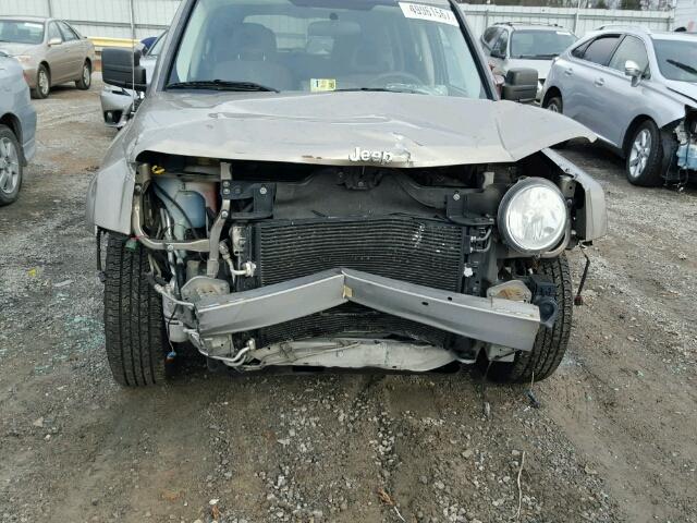 1J8FF28W67D272206 - 2007 JEEP PATRIOT SP GOLD photo 9