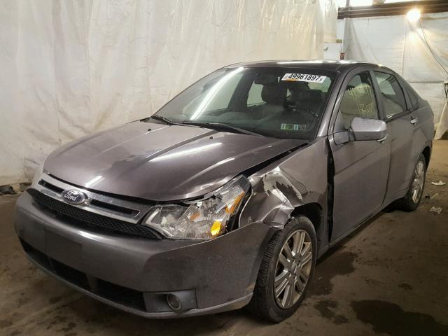 1FAHP3HN4AW264309 - 2010 FORD FOCUS SEL GRAY photo 2