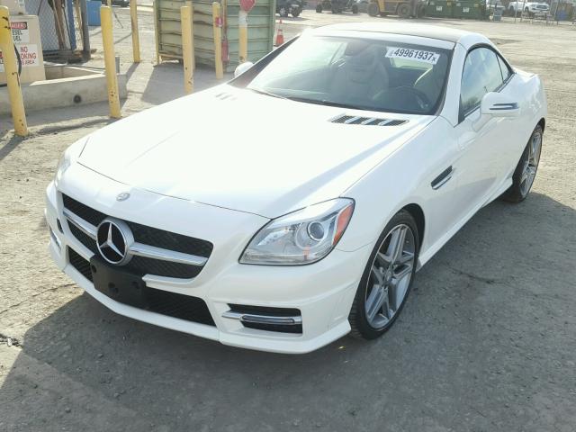 WDDPK5HA6FF104006 - 2015 MERCEDES-BENZ SLK 350 WHITE photo 2