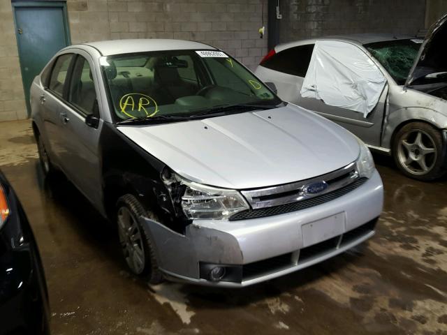 1FAHP35N28W164045 - 2008 FORD FOCUS SE SILVER photo 1