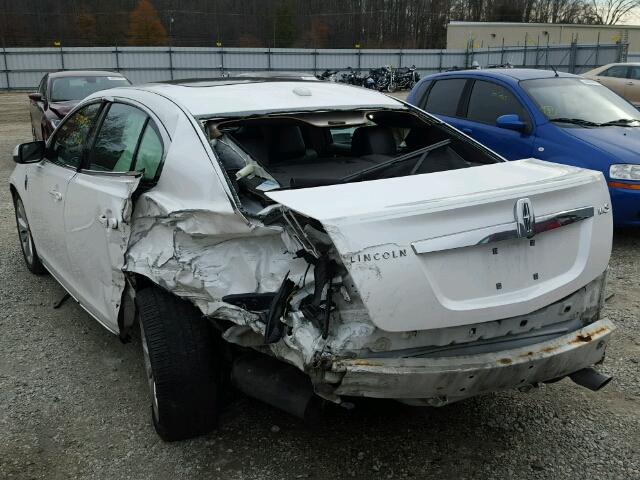 1LNHL9DR0AG615028 - 2010 LINCOLN MKS WHITE photo 3