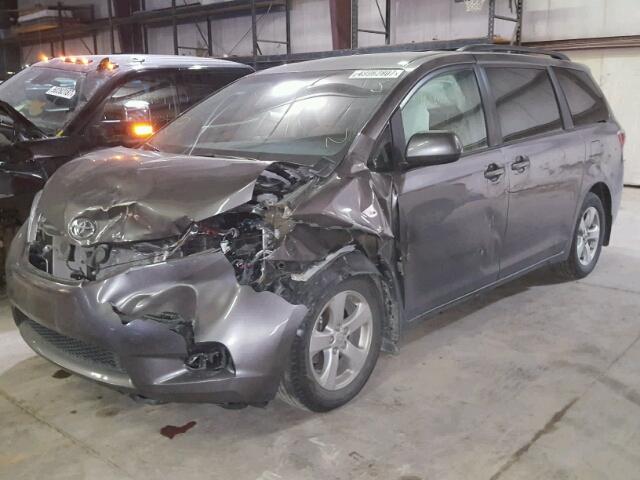 5TDKZ3DC1HS847946 - 2017 TOYOTA SIENNA LE GRAY photo 2