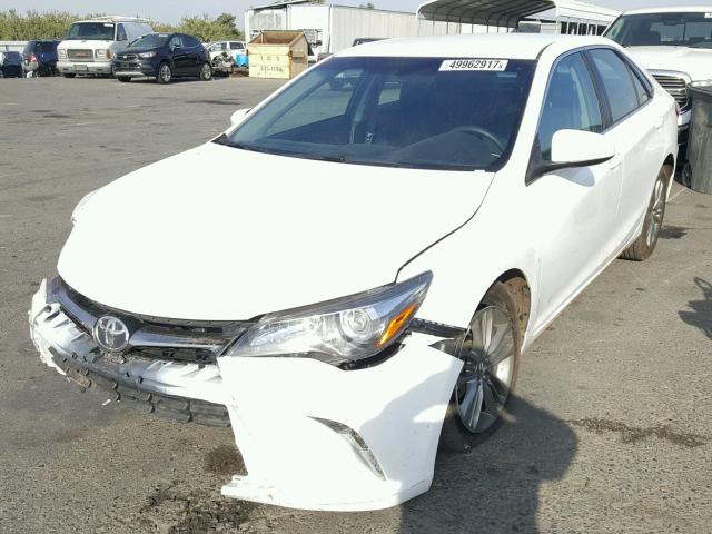 4T1BF1FK3HU748411 - 2017 TOYOTA CAMRY LE თეთრი ფოტო 2