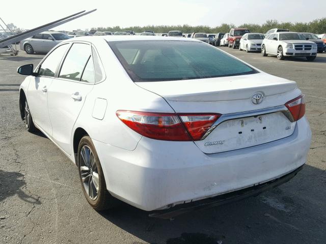 4T1BF1FK3HU748411 - 2017 TOYOTA CAMRY LE თეთრი ფოტო 3