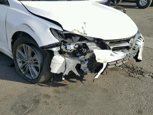 4T1BF1FK3HU748411 - 2017 TOYOTA CAMRY LE WHITE photo 9