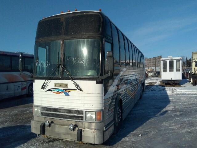 2PCL33492V1026285 - 1997 PREVOST BUS WHITE photo 2