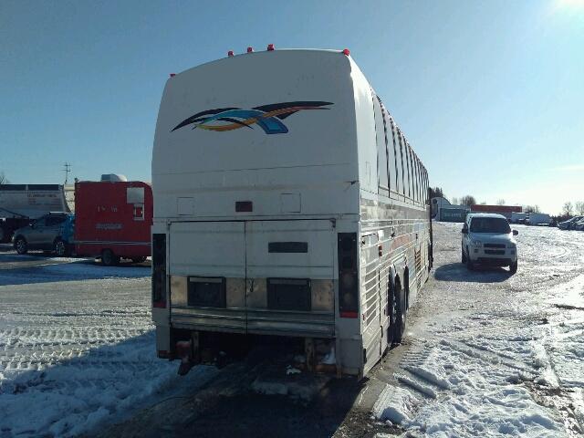 2PCL33492V1026285 - 1997 PREVOST BUS WHITE photo 4