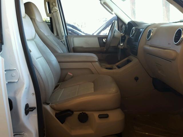 1FMFU17L84LB54038 - 2004 FORD EXPEDITION WHITE photo 5