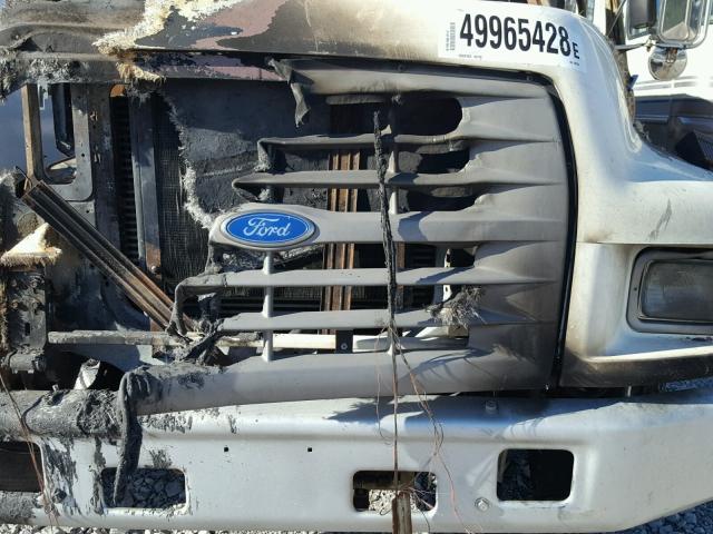 1FDNF82C0TVA07933 - 1996 FORD F800 LPO WHITE photo 10