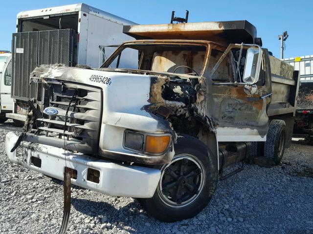 1FDNF82C0TVA07933 - 1996 FORD F800 LPO WHITE photo 2