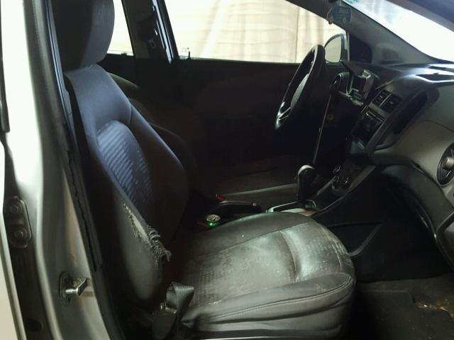 1G1JA5SH0D4124309 - 2013 CHEVROLET SONIC LS 银色 照片 5