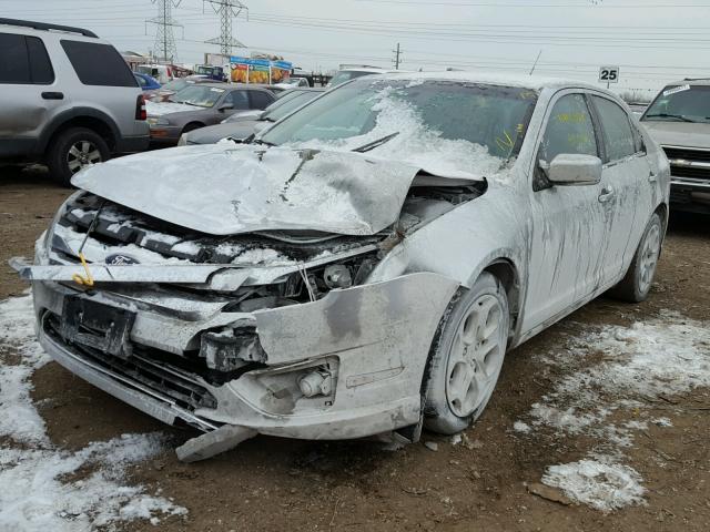 3FAHP0HA6BR152868 - 2011 FORD FUSION SE SILVER photo 2