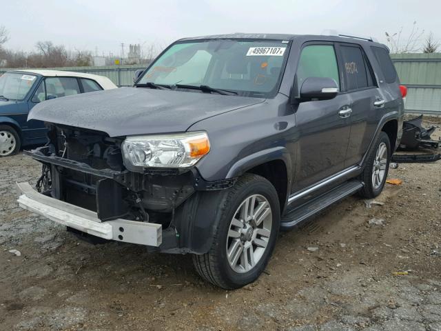 JTEBU5JR1B5068185 - 2011 TOYOTA 4RUNNER SR GRAY photo 2