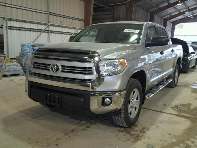 5TFEM5F1XFX090636 - 2015 TOYOTA TUNDRA CRE SILVER photo 2