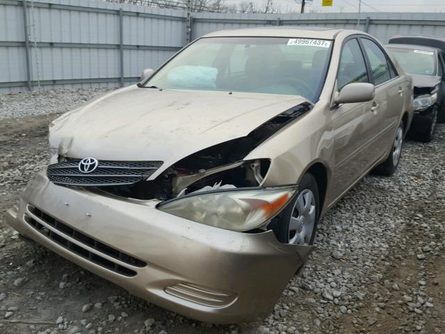 4T1BE32K82U002063 - 2002 TOYOTA CAMRY LE GOLD photo 2