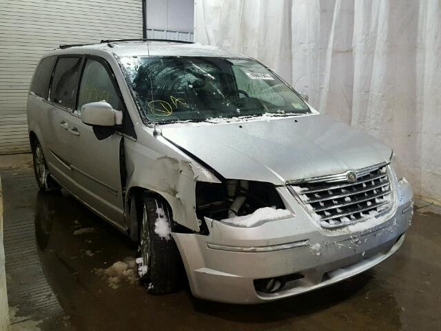 2A4RR5D10AR279626 - 2010 CHRYSLER TOWN & COU SILVER photo 1