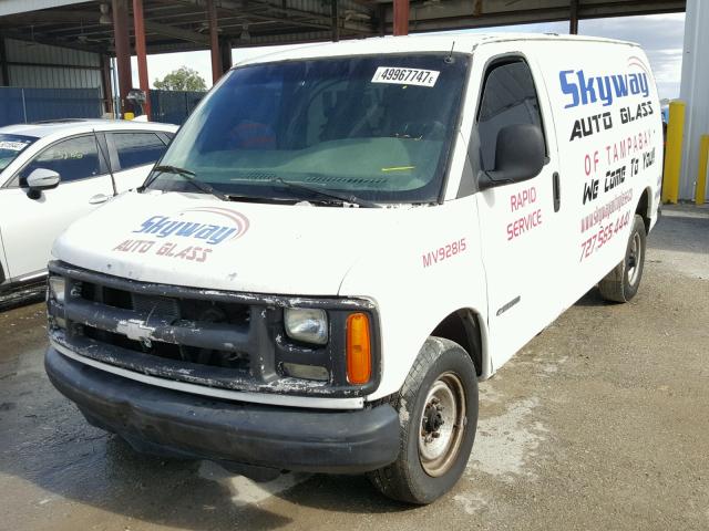 1GCGG25R8Y1101886 - 2000 CHEVROLET EXPRESS G2 WHITE photo 2