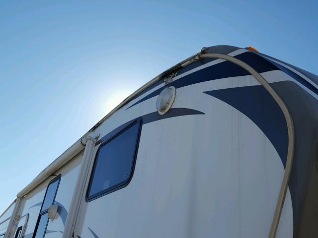 4YDF32728C2500563 - 2012 COUG 5TH WHEEL WHITE photo 9