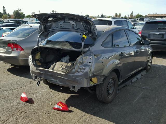 1FAHP3E25CL267833 - 2012 FORD FOCUS S GRAY photo 4