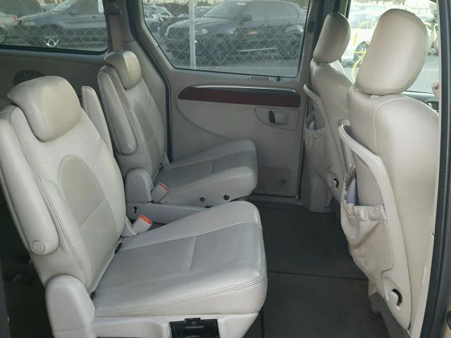 2C8GP64L95R172847 - 2005 CHRYSLER TOWN & COU GOLD photo 6