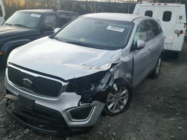 5XYPG4A30HG257501 - 2017 KIA SORENTO LX SILVER photo 2