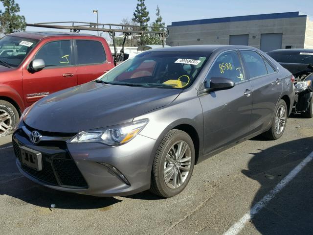 4T1BF1FK1HU802983 - 2017 TOYOTA CAMRY LE GRAY photo 2