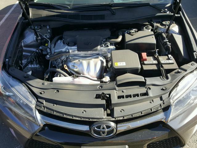 4T1BF1FK1HU802983 - 2017 TOYOTA CAMRY LE ნაცრისფერი ფოტო 7