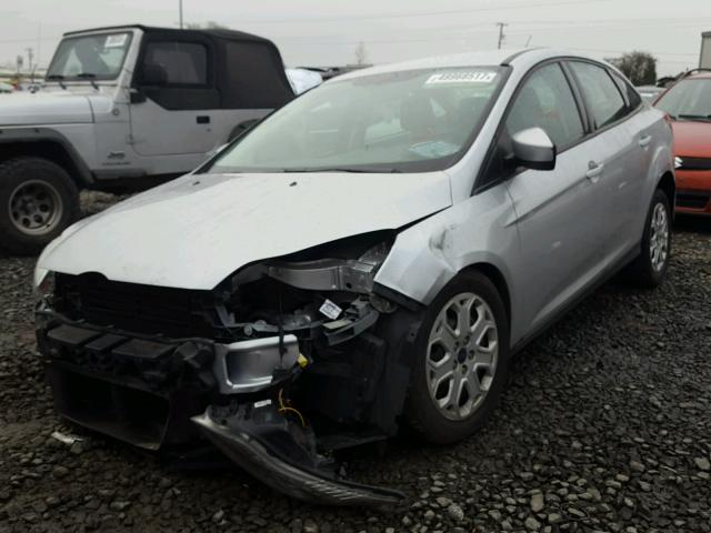 1FAHP3F28CL145871 - 2012 FORD FOCUS SE SILVER photo 2