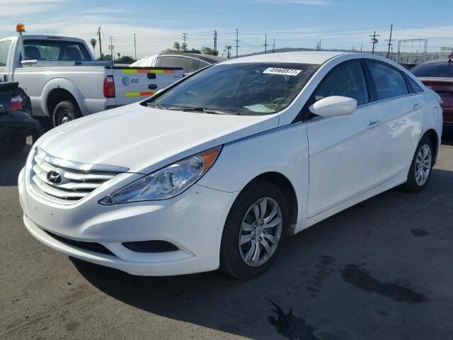 5NPEB4AC2DH589593 - 2013 HYUNDAI SONATA GLS WHITE photo 2