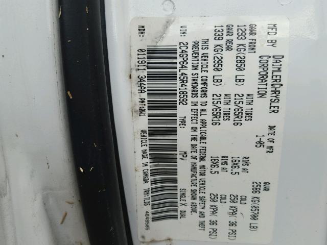 2C4GP64L45R418592 - 2005 CHRYSLER TOWN & COU WHITE photo 10